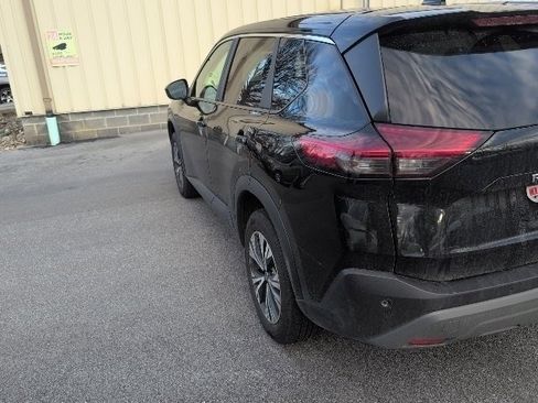 Used 2023 Nissan Rogue SV image 5