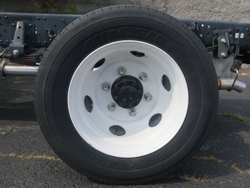 New 2024 Chevrolet Low Cab Forward image 10