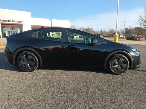 Used 2024 Toyota Prius LE image 2