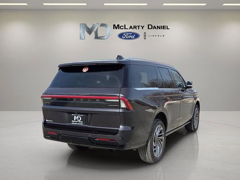 New 2026 Lincoln Navigator Reserve image 5