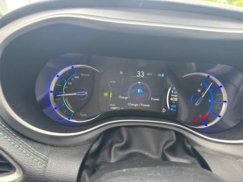 Used 2018 Chrysler Pacifica Limited FWD image 16