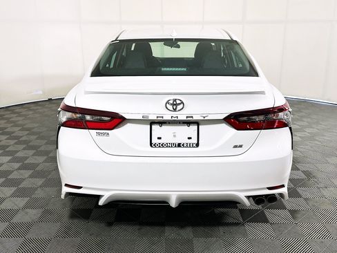 Used 2023 Toyota Camry SE FWD image 4