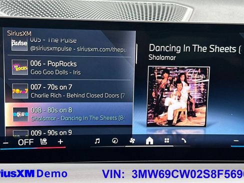 Used 2025 BMW 330i Sedan w/ Premium Package image 39