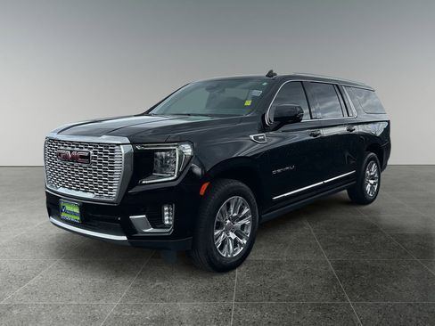 Used 2024 GMC Yukon XL Denali w/ Advanced Technology Package AWD/4WD image 4