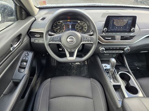 Used 2024 Nissan Altima 2.5 SV image 12