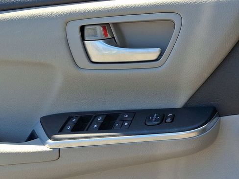 Used 2015 Toyota Camry LE FWD image 25