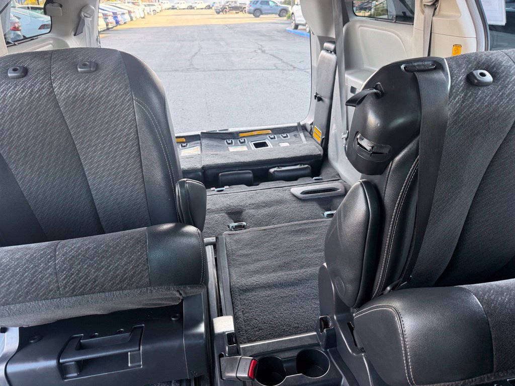 Used 2011 Toyota Sienna SE w/ Preferred Pkg FWD image 26