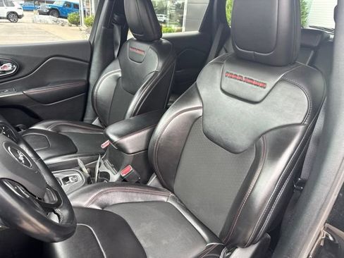 Used 2021 Jeep Cherokee Trailhawk w/ Comfort/Convenience Group AWD/4WD image 16