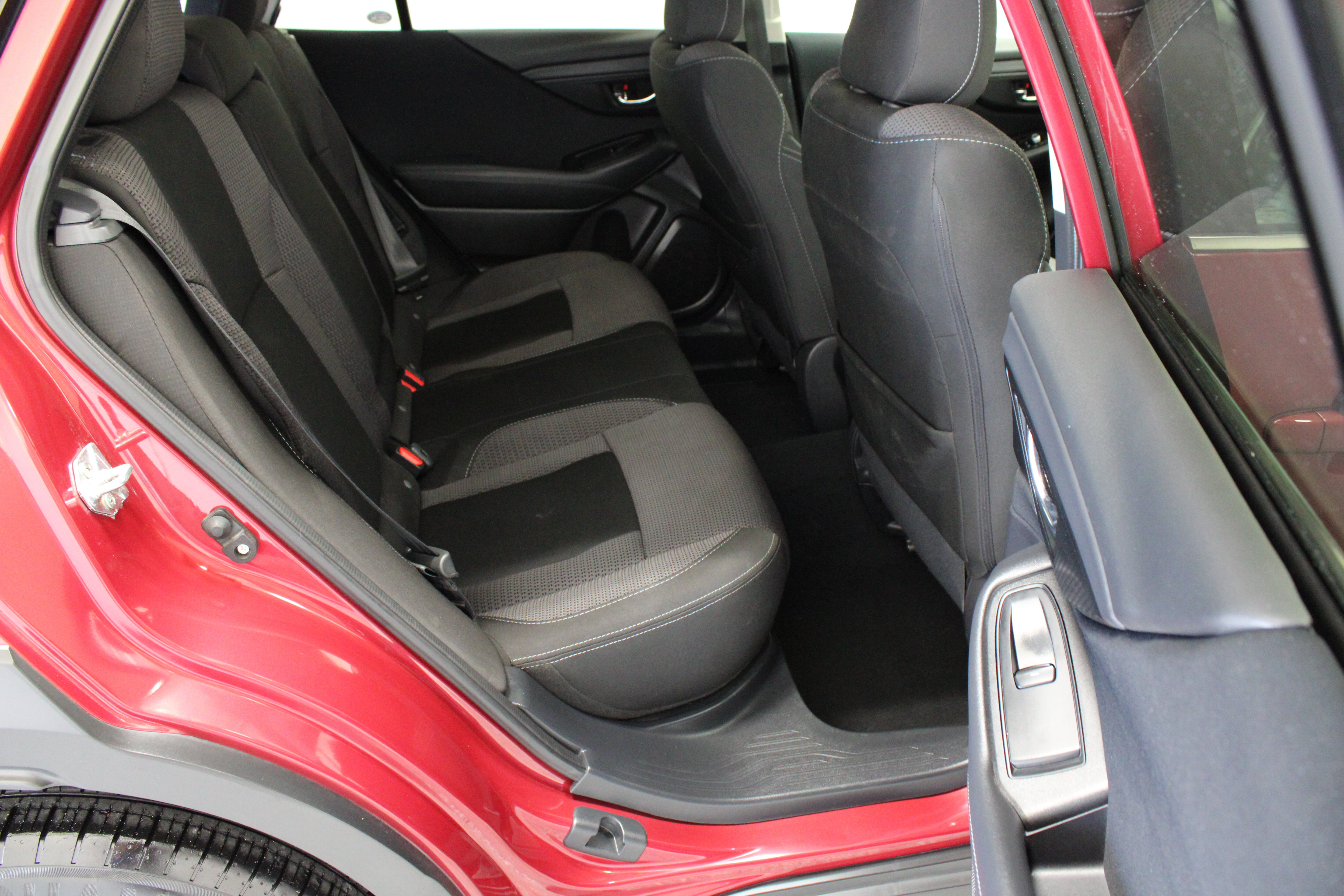 Used 2025 Subaru Outback Premium AWD/4WD image 33