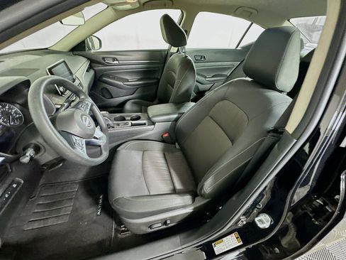 Used 2025 Nissan Altima 2.5 SV FWD image 13