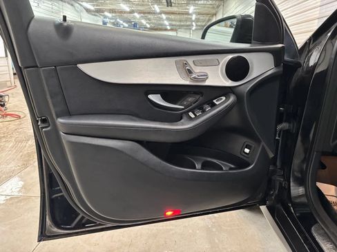 Used 2019 Mercedes-Benz GLC 300 4MATIC image 11