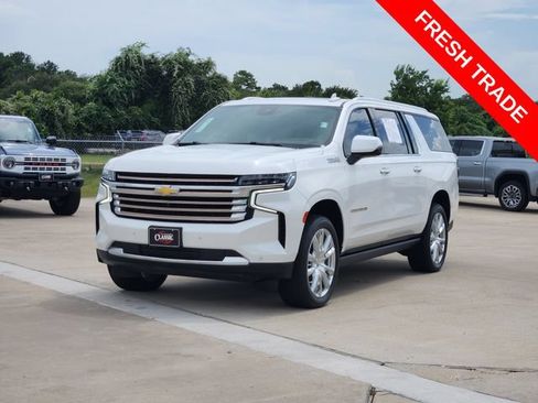 Used 2024 Chevrolet Suburban High Country AWD/4WD image 3