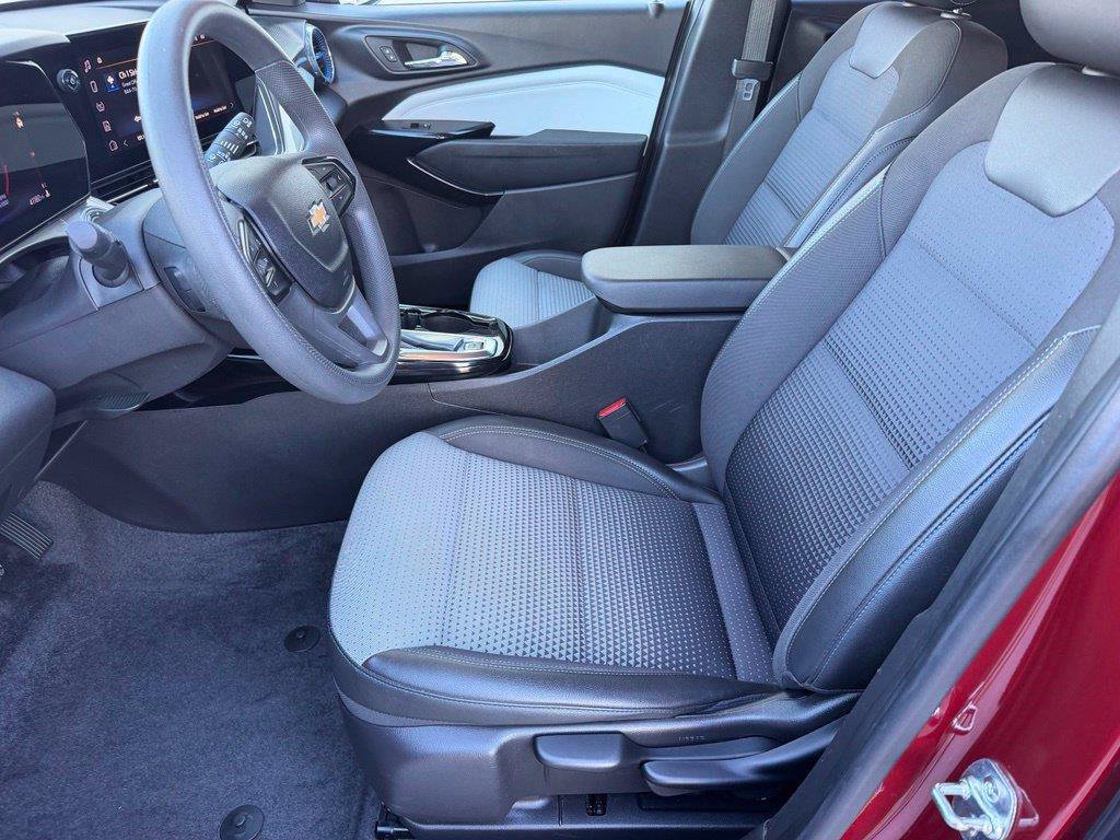 Used 2025 Chevrolet Trax LT FWD image 10