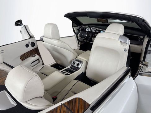Used 2016 Rolls-Royce Dawn RWD image 31