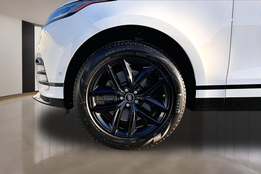 Certified 2026 Land Rover Range Rover Velar Dynamic SE AWD/4WD image 32