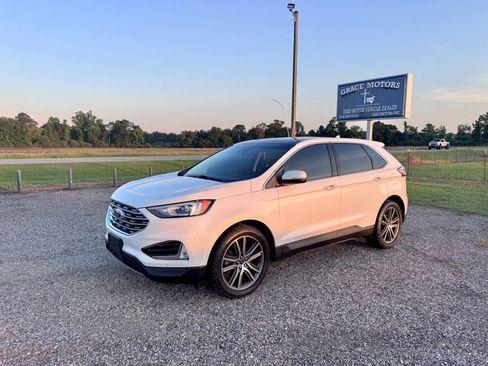 Used 2020 Ford Edge Titanium w/ Class II Trailer Tow Package AWD/4WD image 2