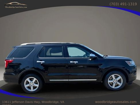 Used 2019 Ford Explorer XLT FWD image 2