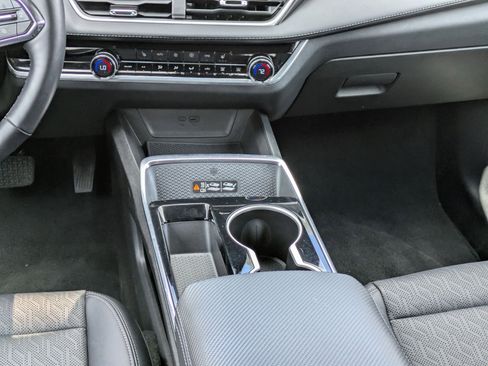 Used 2025 Chevrolet Equinox LT w/ Convenience Package II image 17