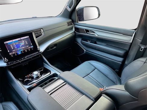 Used 2025 Jeep Wagoneer Series II image 24