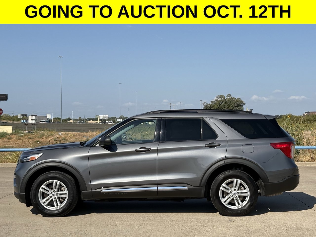 Used 2024 Ford Explorer XLT w/ Equipment Group 202A AWD/4WD image 3