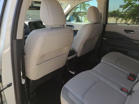 Certified 2023 Nissan Pathfinder SL FWD image 10
