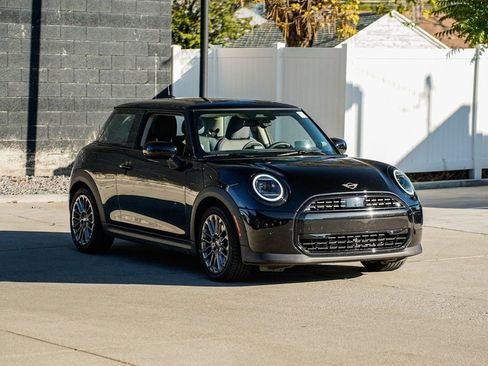 Used 2025 MINI Cooper 2-Door Hardtop image 3