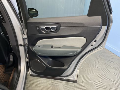 Used 2022 Volvo XC60 B5 R-Design image 41