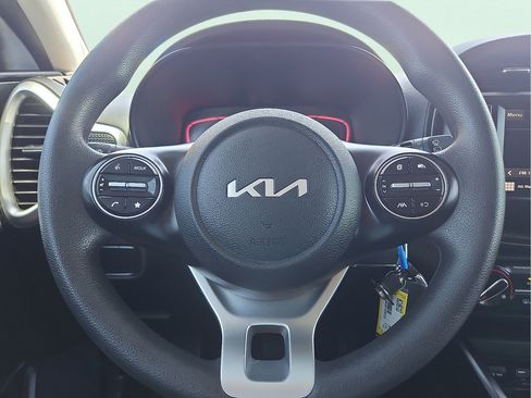 Used 2023 Kia Soul LX w/ LX Technology Package FWD image 19