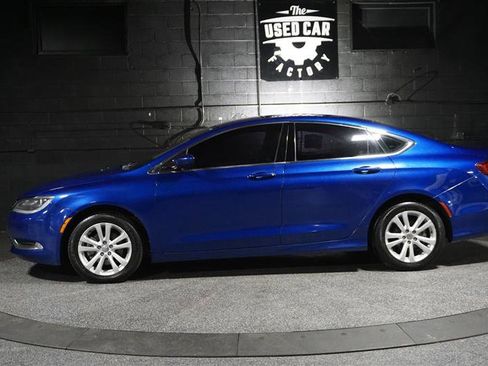 Used 2016 Chrysler 200 Limited image 3