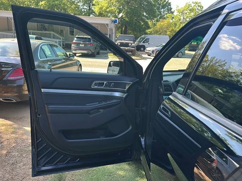 Used 2017 Ford Explorer XLT AWD/4WD image 14