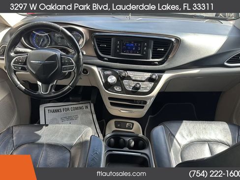Used 2017 Chrysler Pacifica Touring-L image 25