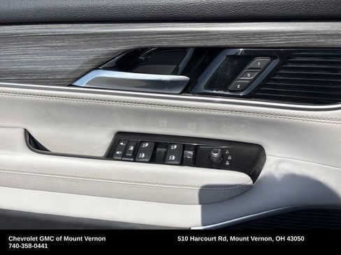 Used 2023 Jeep Wagoneer L Series II AWD/4WD image 14