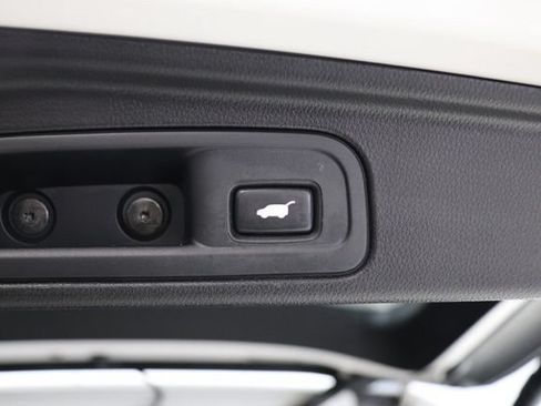 Used 2018 Honda Pilot Touring image 40