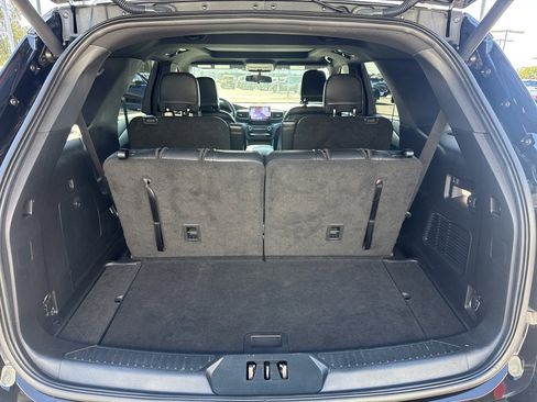 Used 2020 Ford Explorer XLT w/ Equipment Group 202A image 7