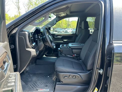 Used 2024 Chevrolet Silverado 1500 RST AWD/4WD image 9
