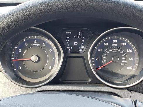 Used 2013 Hyundai Elantra GLS image 37