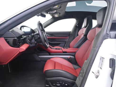 Used 2025 Porsche Taycan Turbo image 30