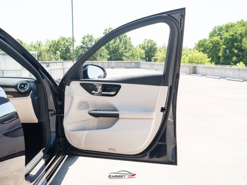 Used 2022 Mercedes-Benz C 300 4MATIC Sedan w/ Exclusive Trim Package image 41