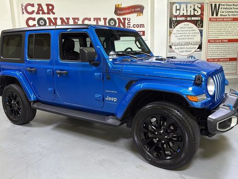Used 2022 Jeep Wrangler Unlimited Sahara w/ Cold Weather Group AWD/4WD image 3