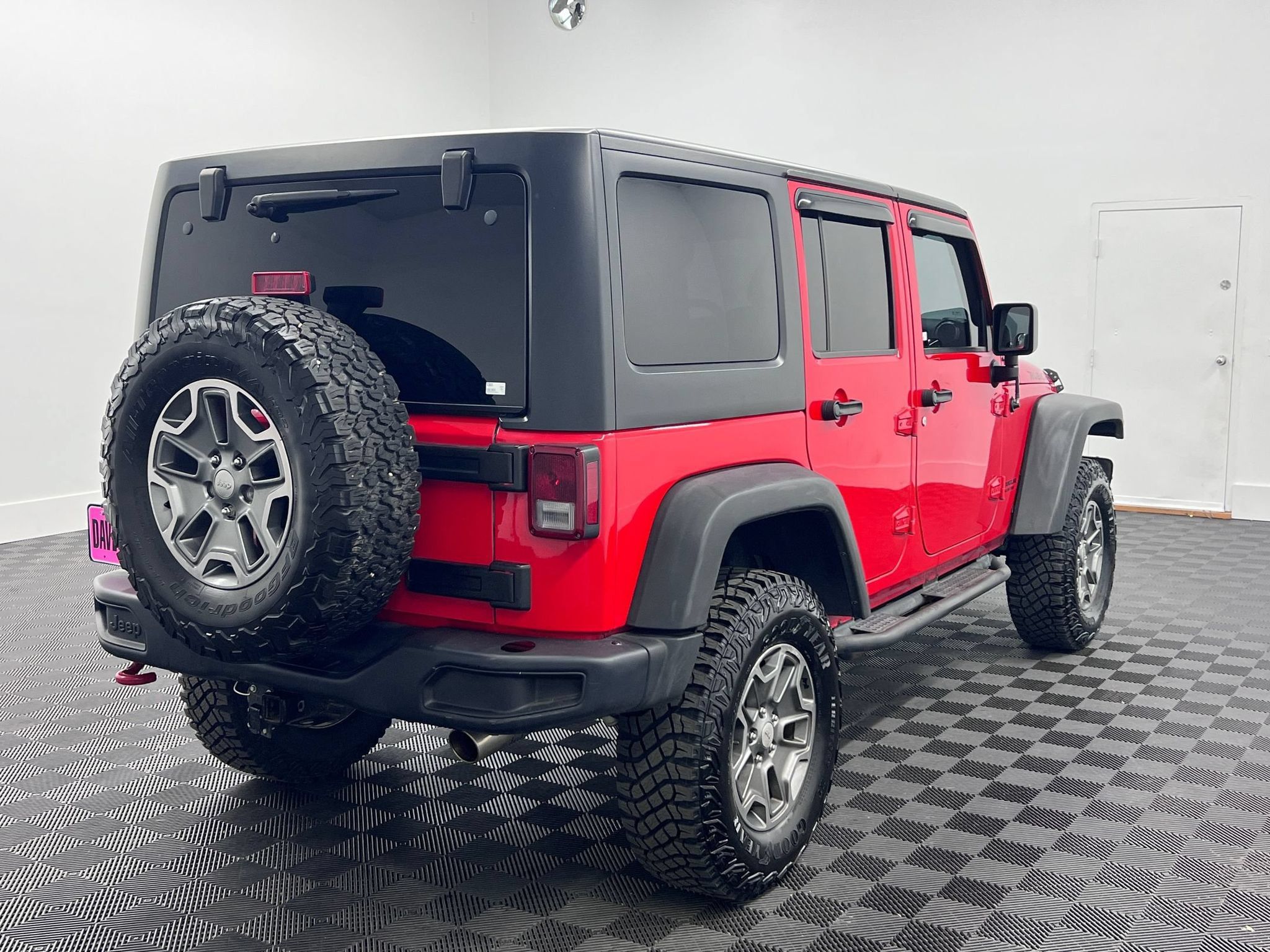 Used 2017 Jeep Wrangler Unlimited Rubicon w/ Connectivity Group AWD/4WD image 9