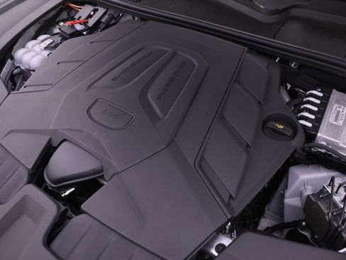 Used 2024 Porsche Cayenne Coupe image 18