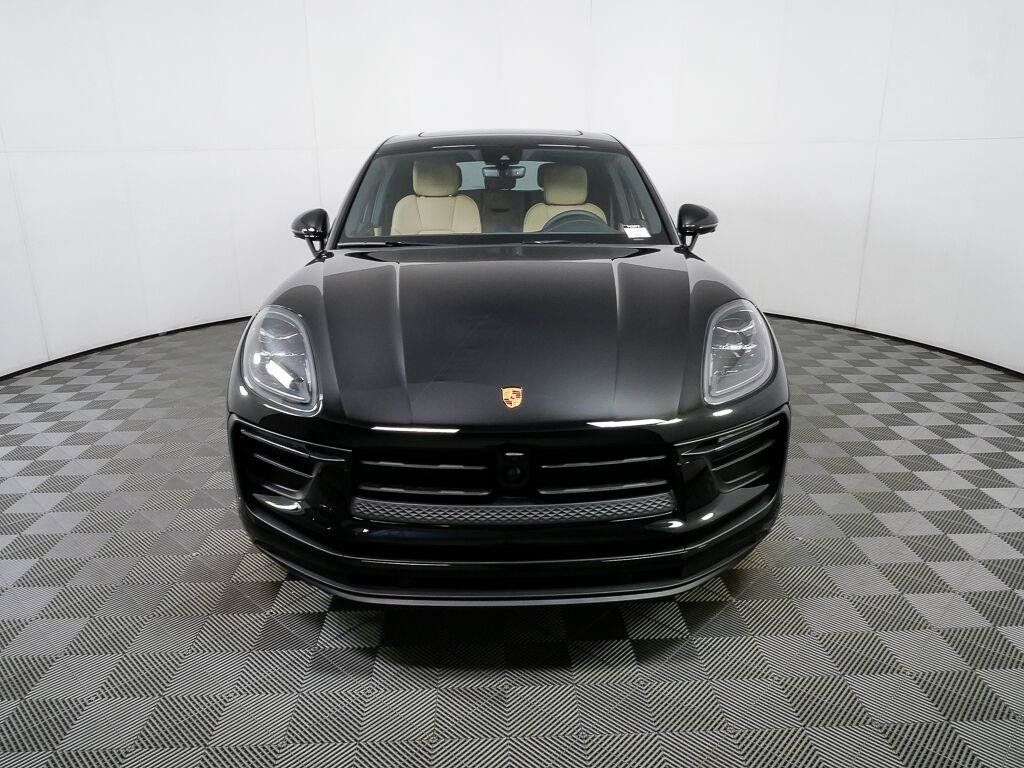 Certified 2026 Porsche Macan AWD/4WD image 36