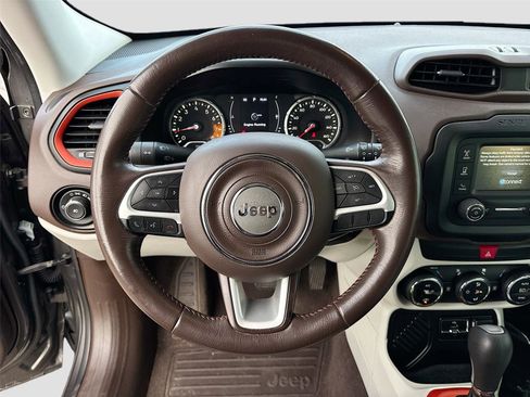 Used 2017 Jeep Renegade Latitude w/ Popular Equipment Group image 11