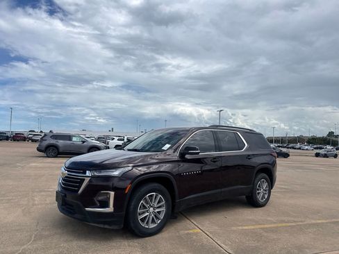 Used 2023 Chevrolet Traverse LT FWD image 9