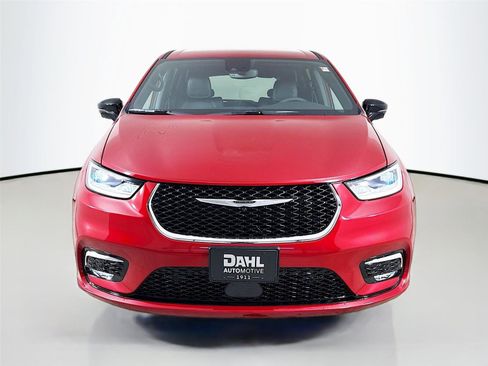 New 2026 Chrysler Pacifica Select image 2