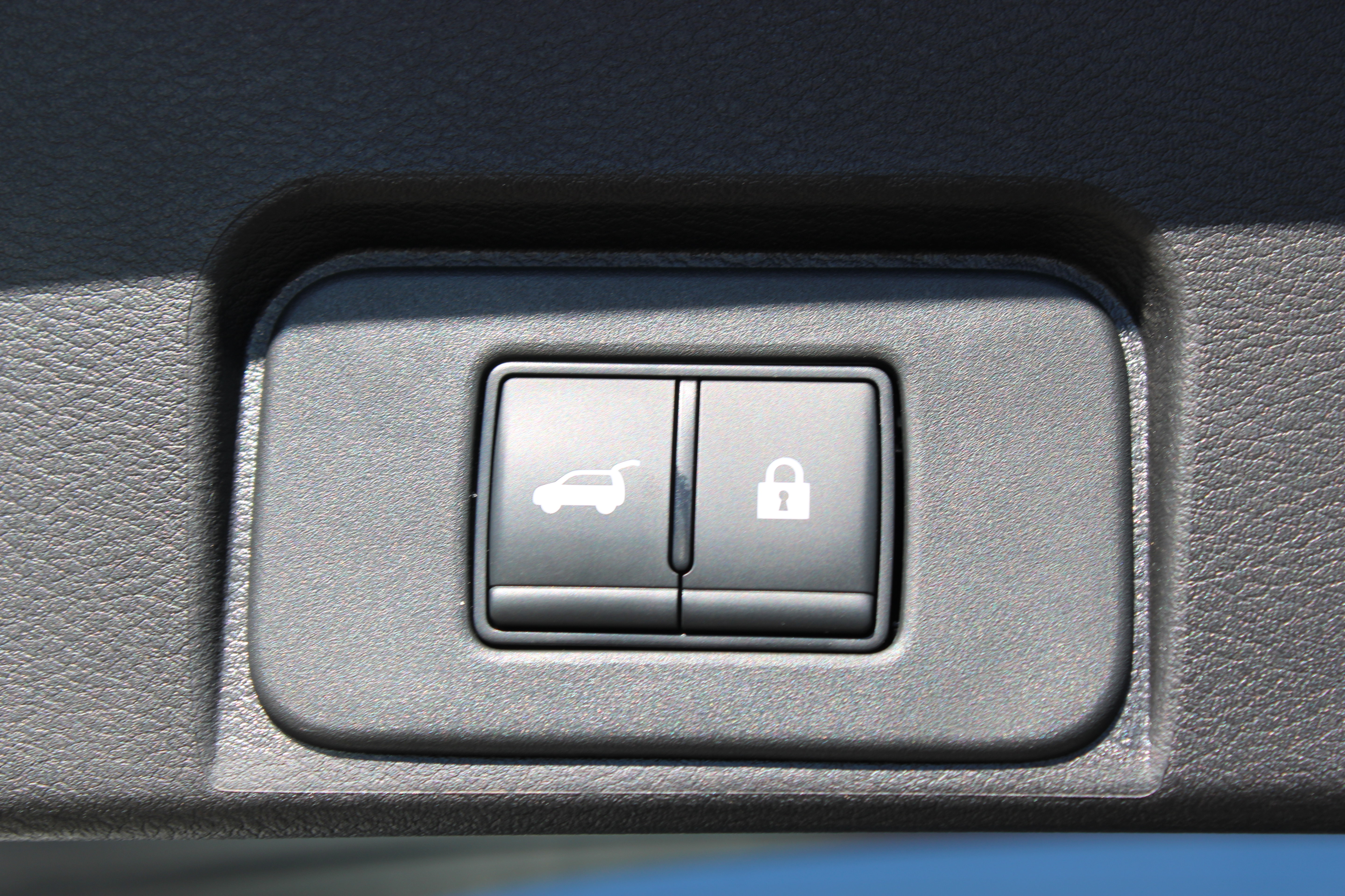 Certified 2025 Nissan Rogue SV AWD/4WD image 7