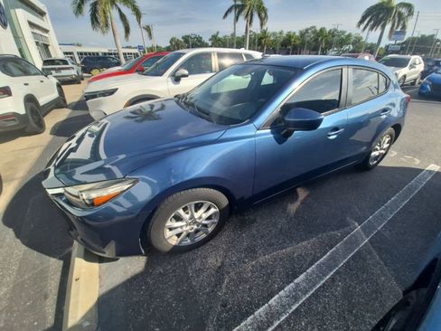 Used 2018 MAZDA MAZDA3 Sport FWD image 3