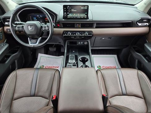 Used 2025 Honda Pilot Elite image 16