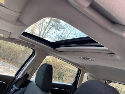 Used 2015 Honda Fit EX image 27