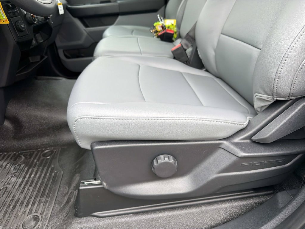 New 2026 Ford F350 XL w/ XL Chrome Package RWD image 13